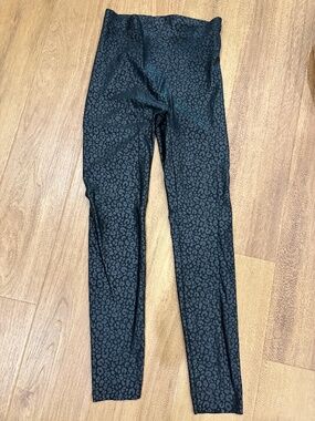 HUE faux leather black animal print leggings size medium